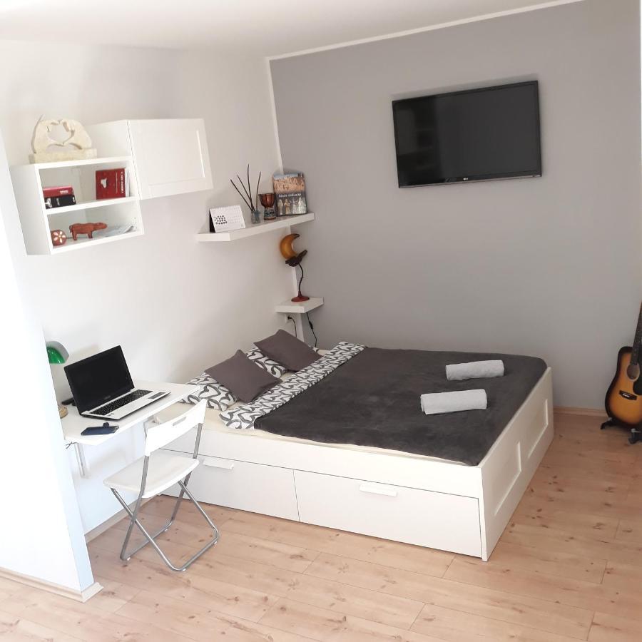 Studio Apartman "Nicole" PUY 외부 사진